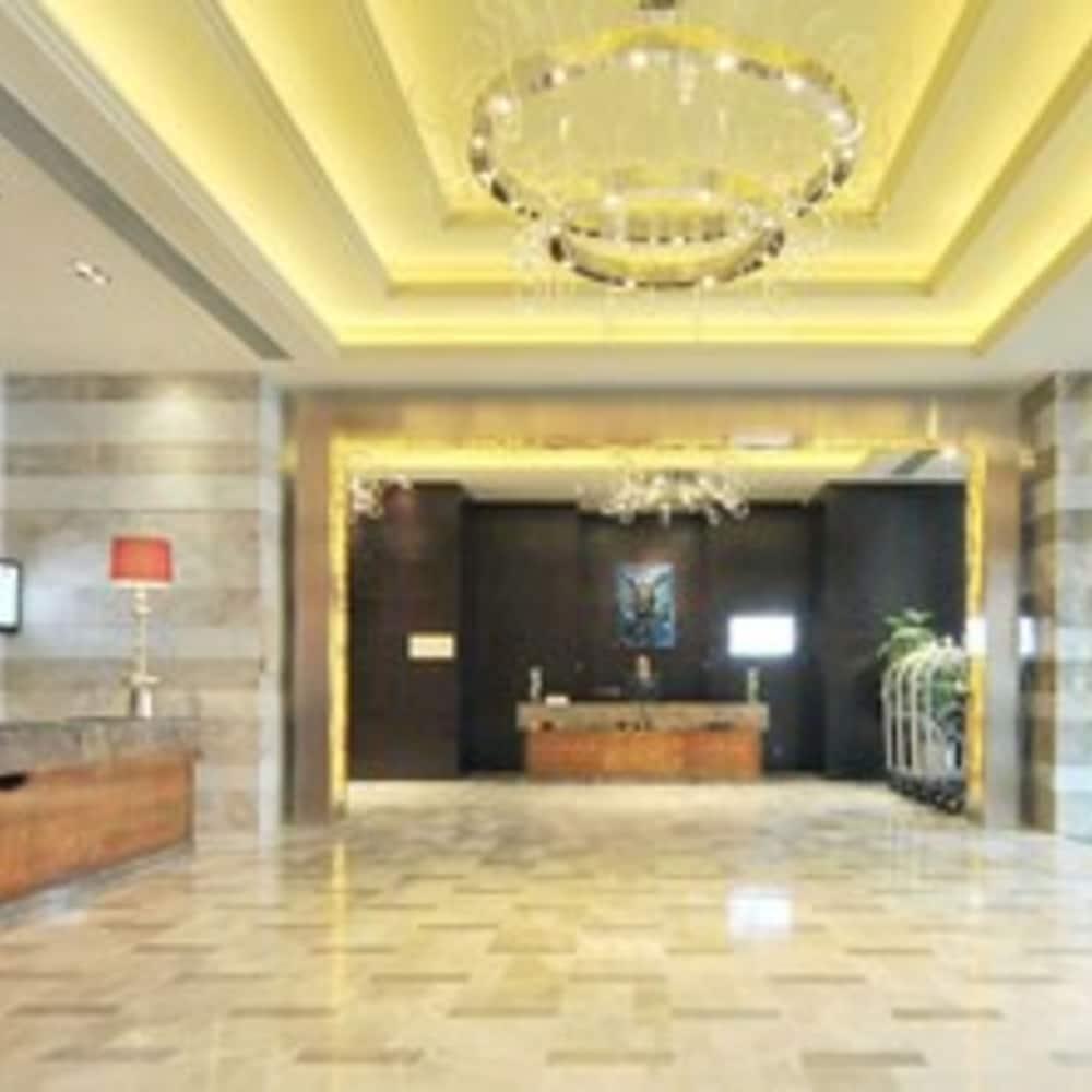 Royal Suites & Towers Wuhan Eksteriør bilde