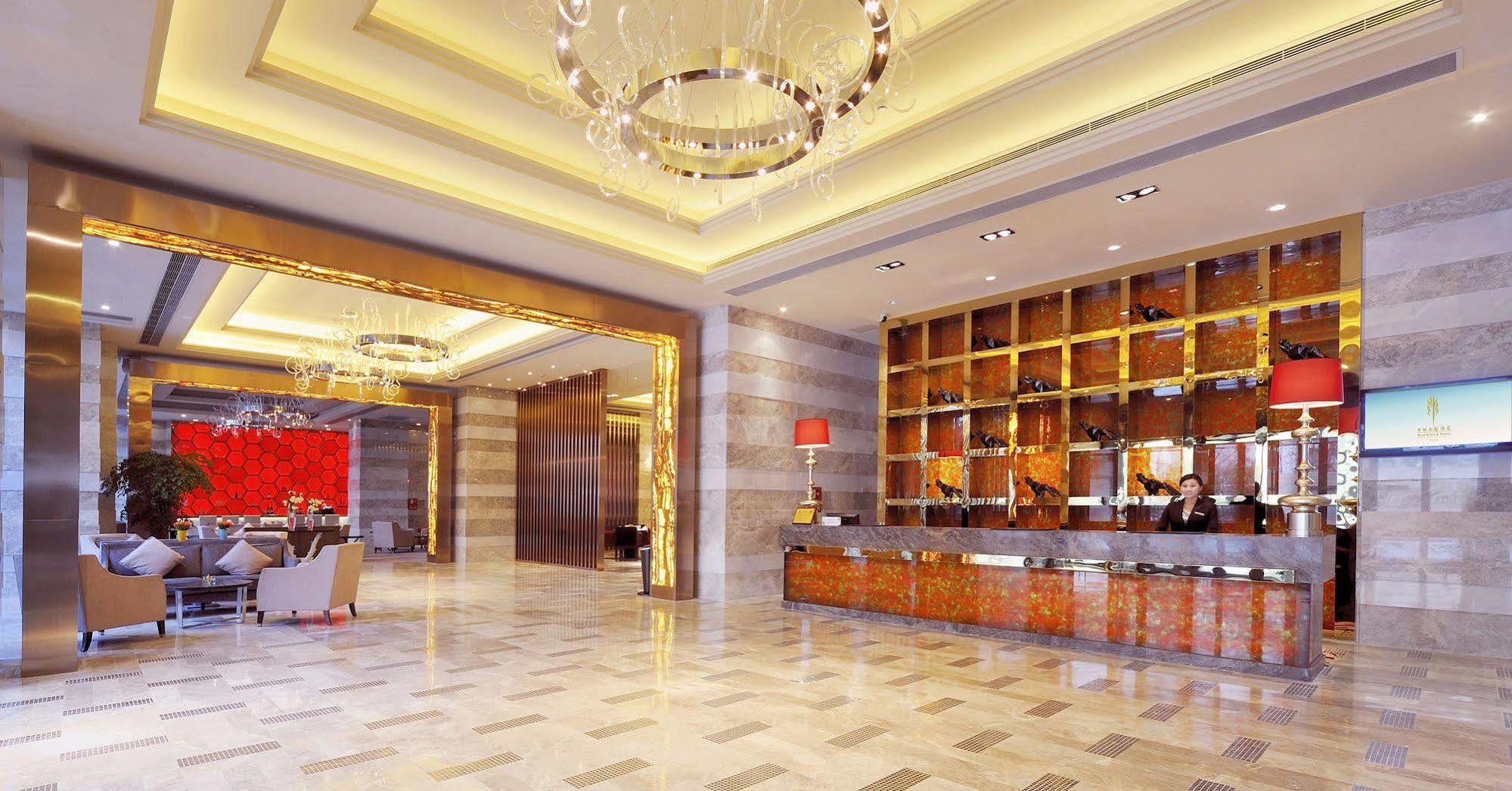 Royal Suites & Towers Wuhan Eksteriør bilde
